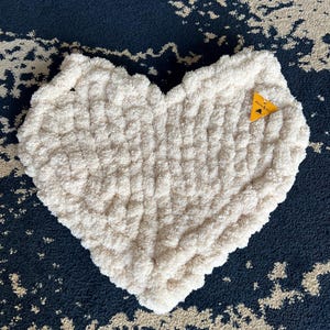 Ręcznie robiona mata do legowiska dla zwierząt Chunky Lux Chenille: supermiękkie legowisko dla kota/psa w kształcie serca