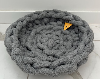 Handmade Teddy Fleece Donut Pet Bed: Chunky Knit Cat/Dog Nest - 16 inches