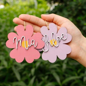 Benutzerdefinierte Kinder Namen Tag, Blumenkorb Tag, Gänseblümchen Tasche Tag, Holzblume Tag, zurück zu Schule Tasche Tag, Sommer Geschenk, Korb Namen Tag
