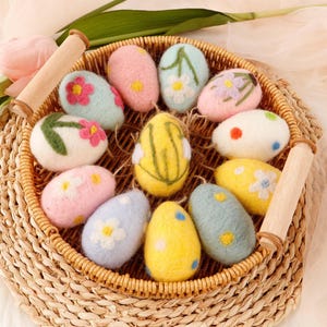 Bunte Filz Ostereier mit Blume, Handgemachter Ostern Korbfüller, Filz Osterei Ornament, Handgemachtes Ostergeschenk