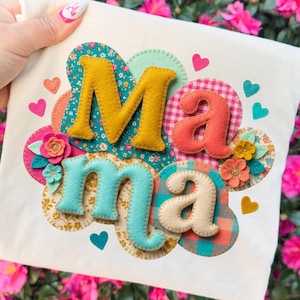 Può includere: Un set di tre tazze in ceramica con finitura opaca e macchiettata. Le tazze sono nei toni del crema, grigio chiaro e grigio scuro. Ogni tazza ha un design semplice e minimalista.