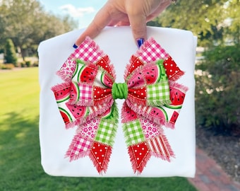 Fiocco patchwork anguria PNG, design carino e vivace da civetta, applicazione in finta stoffa PNG, fiocco estivo in stile trapunta vintage, fiocco anguria preppy