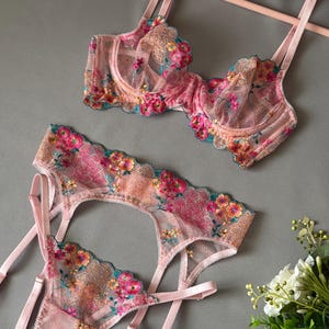 Ensemble Lingerie 3 Pièces En Tulle Brodé Rose Vif - Taille 46/XL - Neuf Avec étiquettes