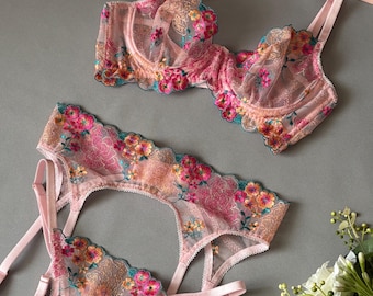 Pink underwear set, pink garter belt, floral embroidery, pink lace lingerie, 3 piece lingerie set, pink lace lingerie sets, pink bra panty