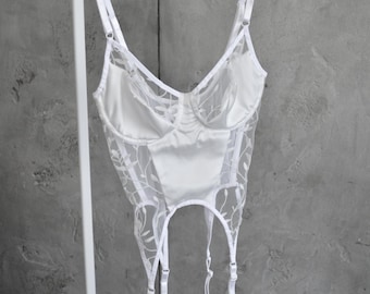 White bustier corset set, wedding day lingerie, floral embroidery, wedding lingerie set, bridal lingerie lace white, lace underwear set