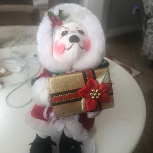 Annalee 2002.  Christmas mouse 8 inches tall