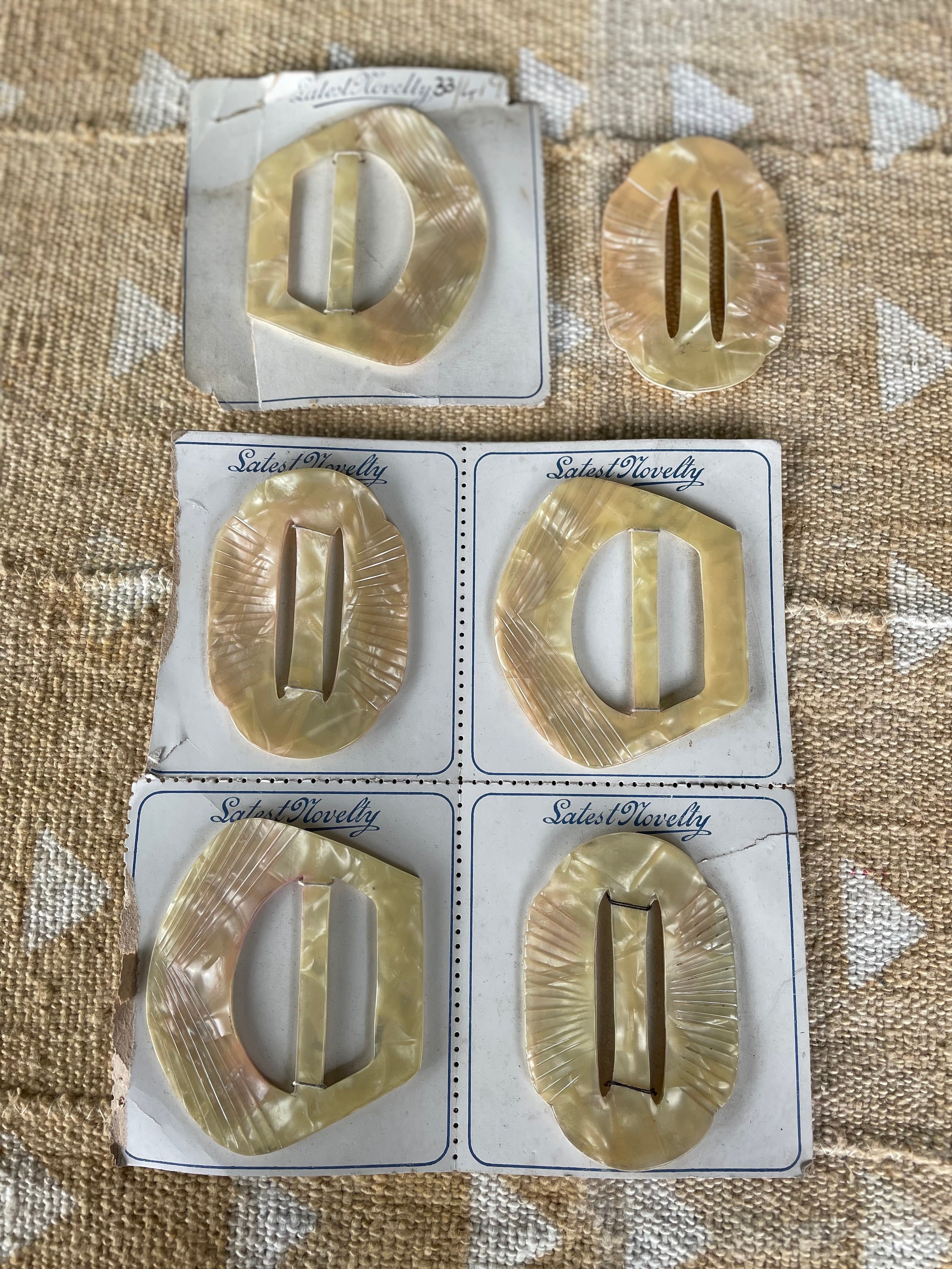 Vintage Lucite Swirl Belt Buckle Hook Closure in Beige Translucent Finish Lucite Buckle Belt - Etsy main image 2