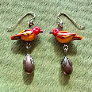 Pendientes de pájaro lampwork de tangara occidental