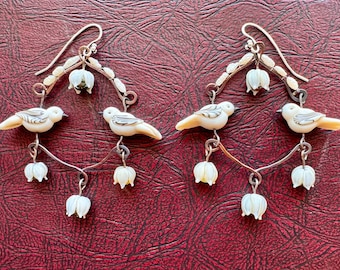 Pendientes Love Dove con gotas de Lirio de los valles