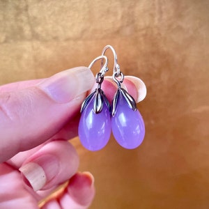 Translucent purple mini earrings