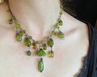 Grand green hanging garden Necklace