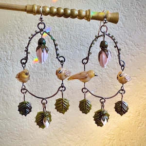 Pendientes de gran towhee y zarza rosa