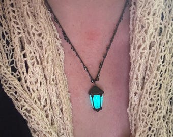 Glowing lantern pendant