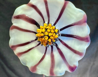 Flor de vidrio flameado a rayas blancas y moradas