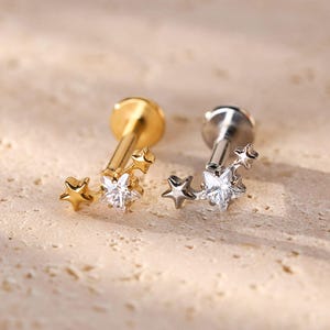 Clous d'oreille en titane avec petite étoile • Boucle d'oreille à l'arrière plat • Clous tragus • Clous hélicoïdal • Clous du cartilage • Clous de nez • 18G/16G Filetage interne