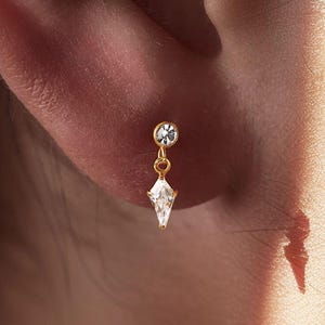 Clous d'oreille pendants en titane • Boucle d'oreille à l'arrière plat • Clous tragus • Clous hélicoïdal • Clous pour cartilage • Clous pour le nez • 18G/16G Filetage interne
