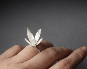 Fiore anello in argento, argento dichiarazione anello, anello floreale, foglie, regalo per lei, regalo di anniversario, Botanical Jewelry
