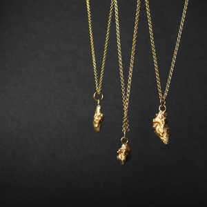 18 &quot;Gold Vermeil Ketten-Anhänger-Halskette, 18k vergoldeter Nugget-Anhänger, Goldkiesel-Halskette, Goldstein, minimalistische Goldhalskette