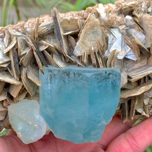 Museum Grade Sky Blue Color Aquamarine Crystals with Muscovite Mica, Aquamarine Specimen Aquamarine from Nagar Mine Skardu Pakistan - 1.2 Kg