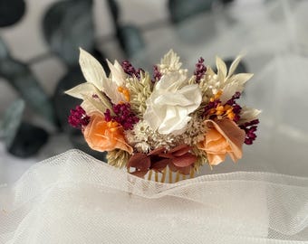 Floral comb decorated with dried and stabilized flowers to enhance your hairstyle
