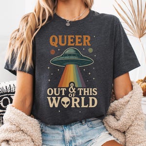 Queer Pride UFO T-shirt - Retro Alien HBTQ+ Grafisk T-shirt, Topp av Otrolig Typ