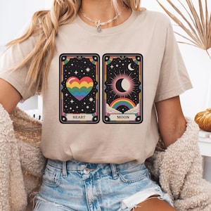 Carte dei Tarocchi - Maglietta Pride, maglietta con cuore arcobaleno, maglietta color Luna - Maglietta Celestial Queer per anime spirituali e amanti della magia cosmica