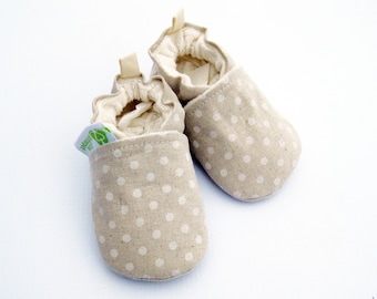 Zapatos clásicos de algodón veganos para bebé: color topo con lunares y suela suave de tela