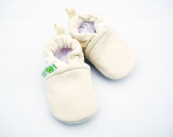 Botitas de bebé de algodón orgánico y forro polar: Botitas de suela suave, hechas a mano.