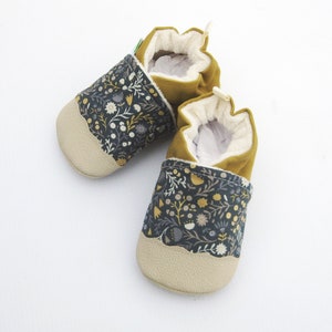 Classic Vegan Wood Floral / Non-Slip Soft Sole Baby Shoes / Made to Order / Babies Toddler Preschool image 3