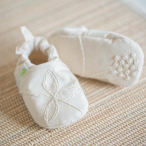 Classic Vintage-style Embroidered Flowers All Fabric Soft Sole Baby Shoes / Made to Order / Baptism Christening image 4