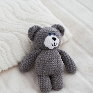 Handgemachtes graues Bärnspielzeug, kleines gehäkeltes Stofftier, einzigartiges Geschenk für Kinder, Babypartygeschenk