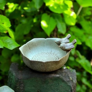 Unique Ceramic Bird Bath – Charming Twin Birds Garden Decor, Ideal for Outdoor Spaces, Perfect Vintage Gift for Bird Lovers, Bird Feeder