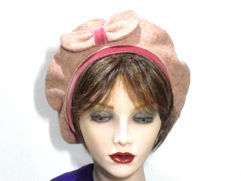 Ladies Pink Tweed Beret with Bow