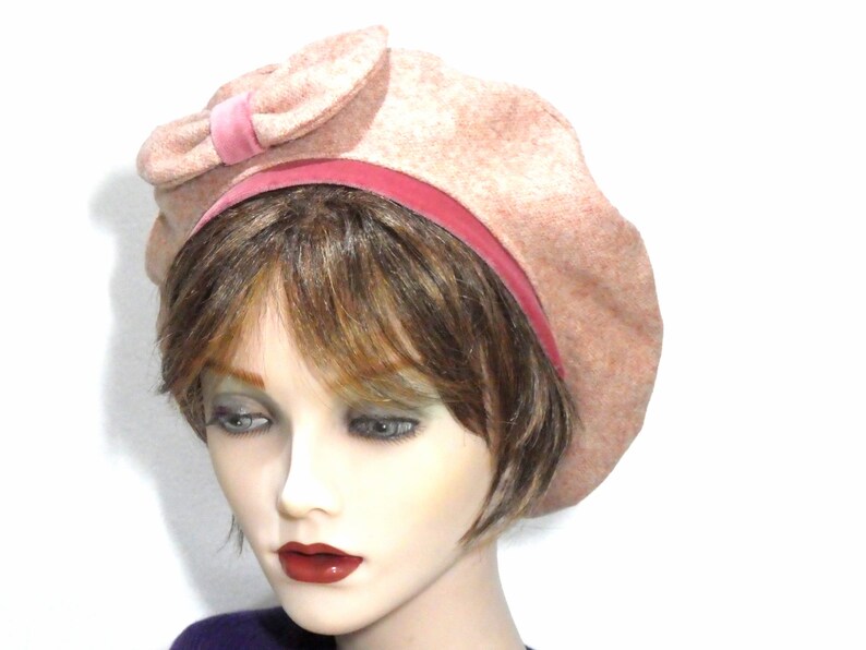 Ladies Pink Tweed Beret with Bow