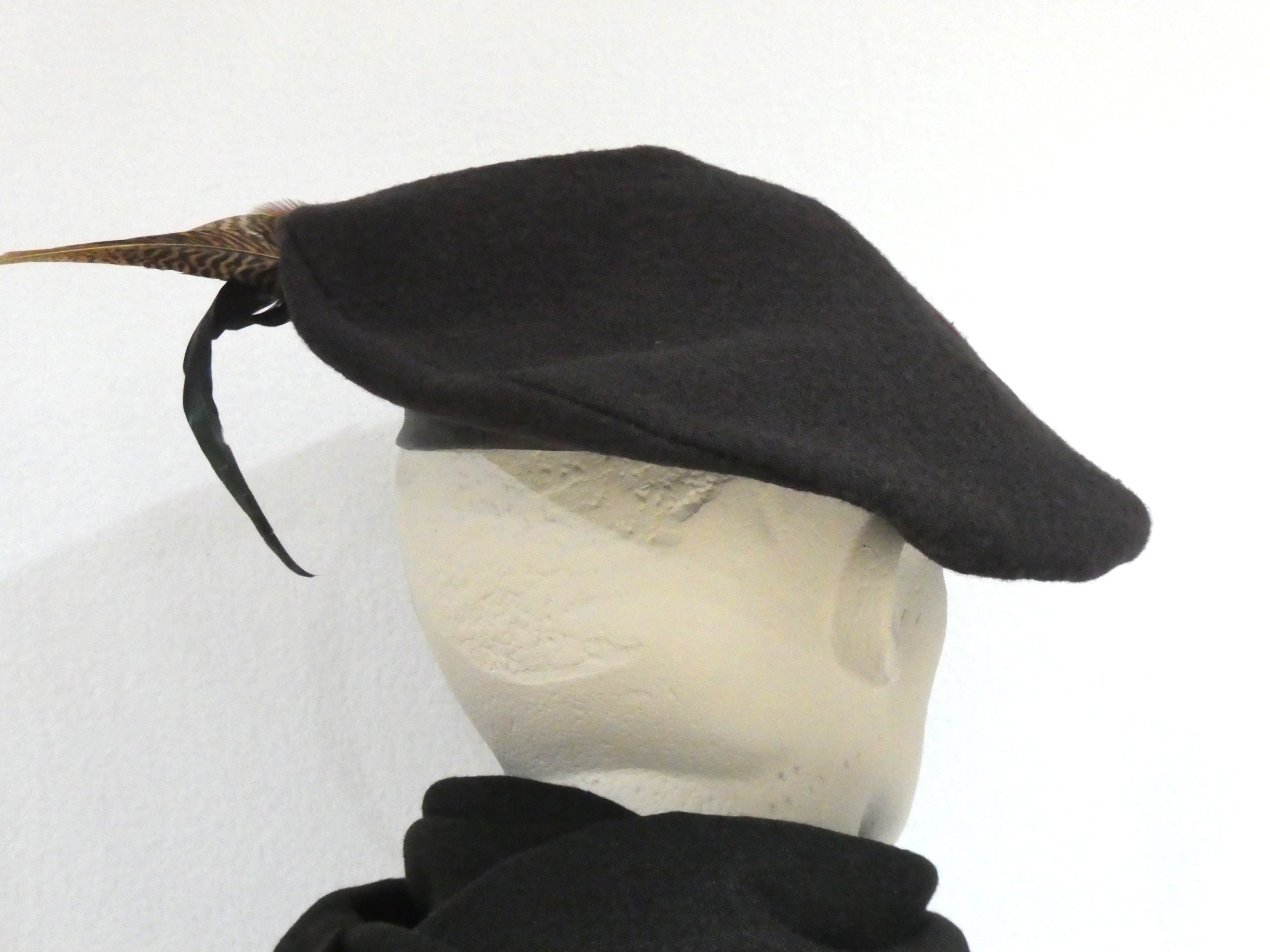 Men's Dark Brown Beret With Celtic Badge Feather Cockade © Etsy UK