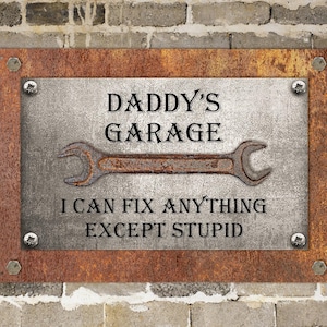 Benutzerdefinierte Garage Schild für Männer, personalisierte Werkstatt Schild, ich kann alles außer blöd reparieren, das Garagenschild des Papas Opa, Rost und Stahl Design