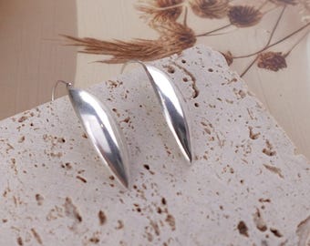 Sleek Nova Ovals - Polished Silver Long Oval Earrings – Ultra Minimal Chic.