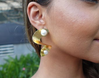 Natural Stone Earrings, Gold-plated earrings, Gilded Wave Earrings, Moonstone earrings.
