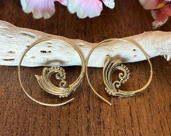 Boho Spiral Shell Hoops - Swirl-Pattern Brass Earrings with Ethnic Touch.
