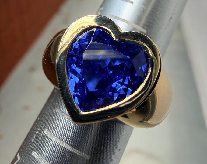 Sapphire Heart Bezel set Signet Ring 10k solid Gold 8.0carat Solitaire Engagement Ring