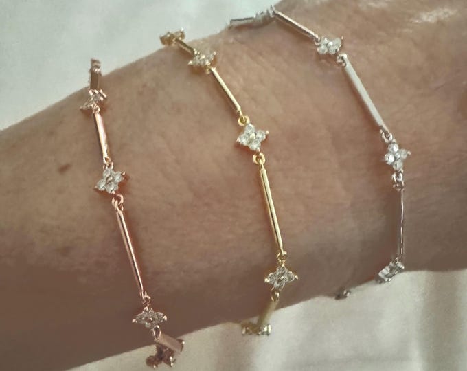 Minimalist Floral Clover Moissanite Tennis Bracelet Certified D VVS1 925/18k