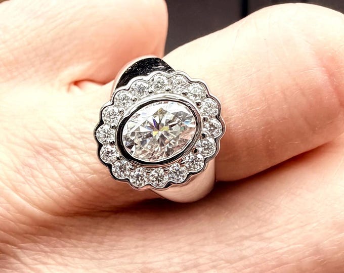 Oval Moissanite Halo Signet Ring 925/18k