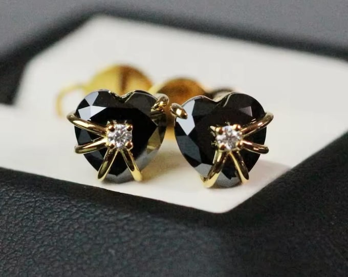 Black Onyx Heart Cut 8x8mm Retro Moissanite Diamond Stud Earrings With GRA Certificate