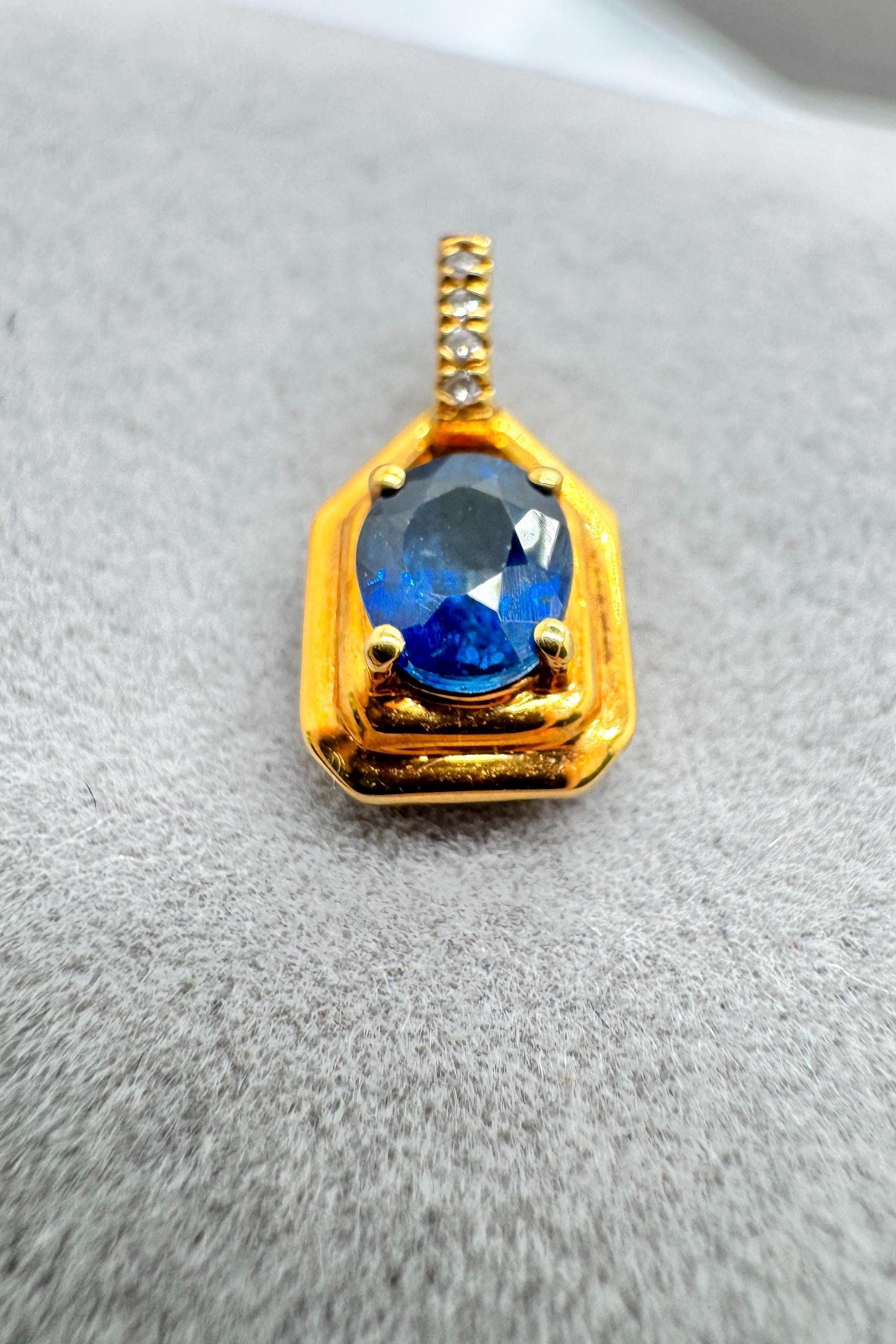 18k Gold Natural Sapphire and Diamond Pendant Certified