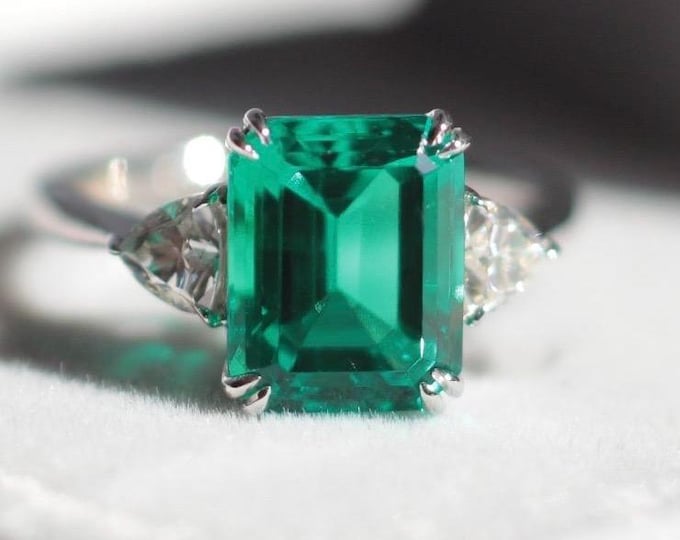 18k White Gold Emerald & Moissanite 3-Stone Engagement Ring - Size 5.5