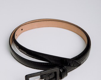 スリムクロコダイルレザーベルト：ブラックドレスベルト、ハンドメイド、今シーズン最も人気のあるベルト