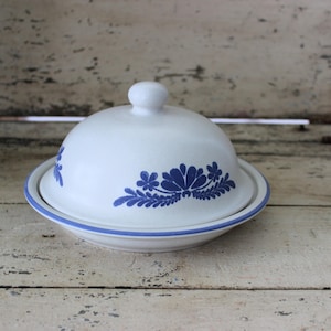 Vintage Pfaltzgraff Yorktowne Butter Dish – Made in USA – Blue Floral Stoneware