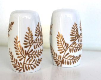 Hand painted salt and pepper shakers, gold ferns, painted fern floral S&P shakers