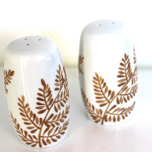 Hand painted salt and pepper shakers, gold ferns, painted fern floral S&P shakers image 3