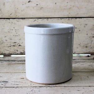 Vintage cream 2qt crock, vintage stoneware pottery, Roseville stoneware crock